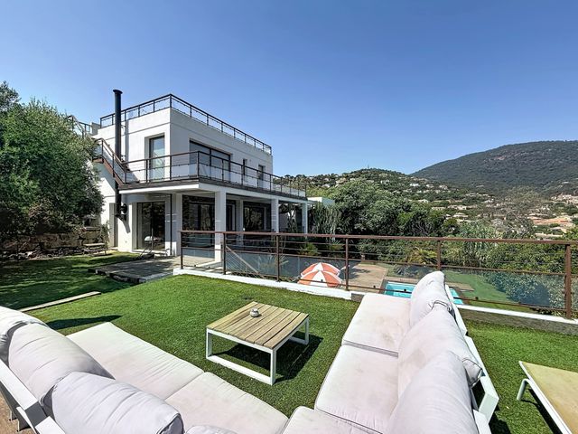 maison à vendre - 7 pièces - 220.0 m2 - CAVALAIRE SUR MER - 83 - PROVENCE-ALPES-COTE-D-AZUR - Century 21 Bianchi Transactions