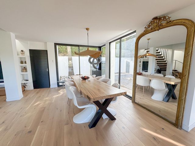 Afficher la photo en grand maison à vendre - 7 pièces - 220.0 m2 - CAVALAIRE SUR MER - 83 - PROVENCE-ALPES-COTE-D-AZUR - Century 21 Bianchi Transactions