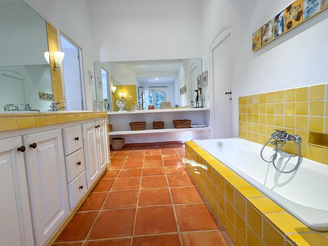 maison à vendre - 6 pièces - 170.0 m2 - CAVALAIRE SUR MER - 83 - PROVENCE-ALPES-COTE-D-AZUR - Century 21 Bianchi Transactions