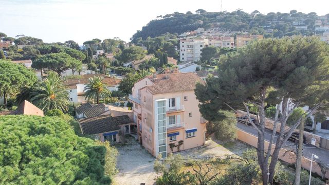 maison à vendre - 8 pièces - 367.0 m2 - CAVALAIRE SUR MER - 83 - PROVENCE-ALPES-COTE-D-AZUR - Century 21 Bianchi Transactions