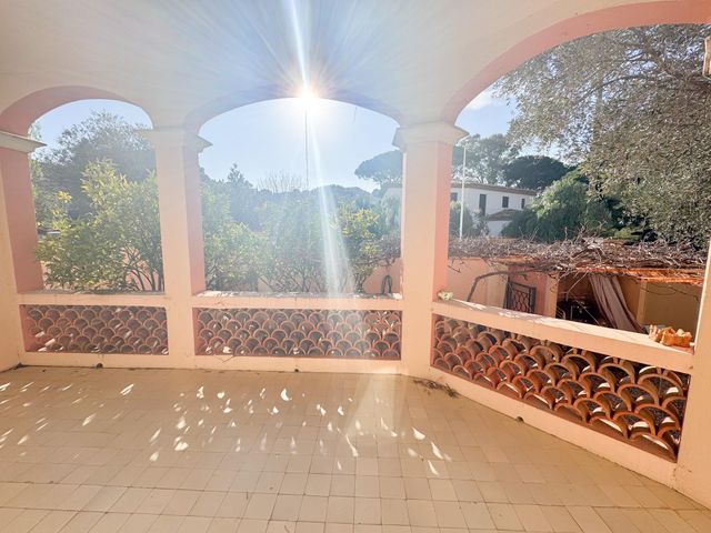 maison à vendre - 8 pièces - 367.0 m2 - CAVALAIRE SUR MER - 83 - PROVENCE-ALPES-COTE-D-AZUR - Century 21 Bianchi Transactions