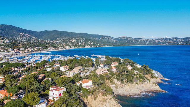 maison à vendre - 8 pièces - 367.0 m2 - CAVALAIRE SUR MER - 83 - PROVENCE-ALPES-COTE-D-AZUR - Century 21 Bianchi Transactions