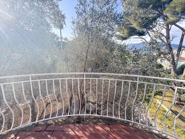 maison à vendre - 8 pièces - 367.0 m2 - CAVALAIRE SUR MER - 83 - PROVENCE-ALPES-COTE-D-AZUR - Century 21 Bianchi Transactions