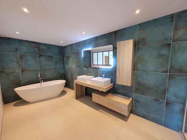 maison à vendre - 9 pièces - 350.0 m2 - LA CROIX VALMER - 83 - PROVENCE-ALPES-COTE-D-AZUR - Century 21 Bianchi Transactions