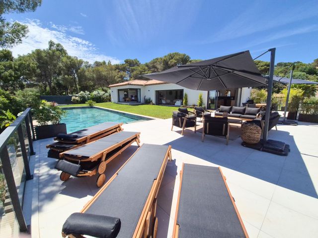 maison à vendre - 9 pièces - 350.0 m2 - LA CROIX VALMER - 83 - PROVENCE-ALPES-COTE-D-AZUR - Century 21 Bianchi Transactions