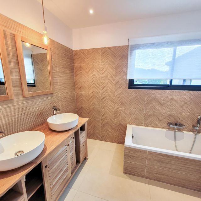maison à vendre - 9 pièces - 350.0 m2 - LA CROIX VALMER - 83 - PROVENCE-ALPES-COTE-D-AZUR - Century 21 Bianchi Transactions