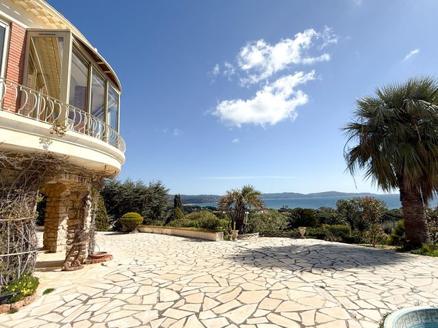 Afficher la photo en grand maison à vendre - 5 pièces - 172.0 m2 - CAVALAIRE SUR MER - 83 - PROVENCE-ALPES-COTE-D-AZUR - Century 21 Bianchi Transactions