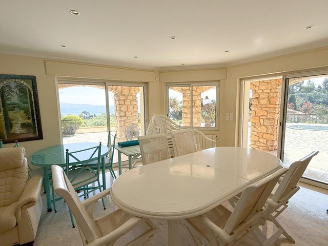 Afficher la photo en grand maison à vendre - 5 pièces - 172.0 m2 - CAVALAIRE SUR MER - 83 - PROVENCE-ALPES-COTE-D-AZUR - Century 21 Bianchi Transactions