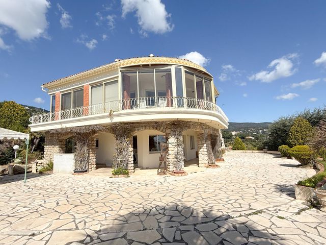 Afficher la photo en grand maison à vendre - 5 pièces - 172.0 m2 - CAVALAIRE SUR MER - 83 - PROVENCE-ALPES-COTE-D-AZUR - Century 21 Bianchi Transactions