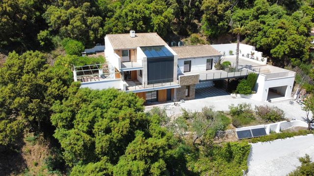 Afficher la photo en grand maison à vendre - 7 pièces - 223.0 m2 - CAVALAIRE SUR MER - 83 - PROVENCE-ALPES-COTE-D-AZUR - Century 21 Bianchi Transactions