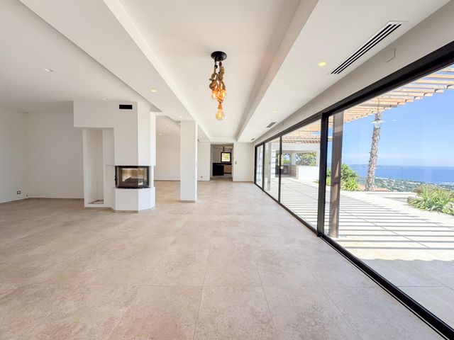 maison à vendre - 8 pièces - 292.0 m2 - CAVALAIRE SUR MER - 83 - PROVENCE-ALPES-COTE-D-AZUR - Century 21 Bianchi Transactions