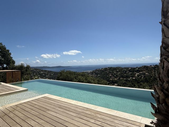 maison à vendre - 8 pièces - 292.0 m2 - CAVALAIRE SUR MER - 83 - PROVENCE-ALPES-COTE-D-AZUR - Century 21 Bianchi Transactions
