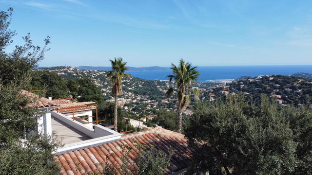 maison à vendre - 8 pièces - 292.0 m2 - CAVALAIRE SUR MER - 83 - PROVENCE-ALPES-COTE-D-AZUR - Century 21 Bianchi Transactions