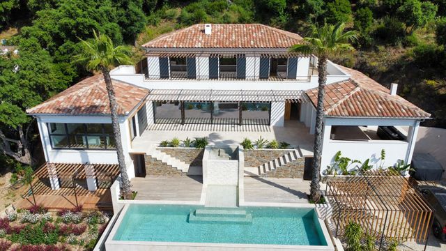 maison à vendre - 8 pièces - 292.0 m2 - CAVALAIRE SUR MER - 83 - PROVENCE-ALPES-COTE-D-AZUR - Century 21 Bianchi Transactions