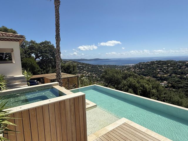 maison à vendre - 8 pièces - 292.0 m2 - CAVALAIRE SUR MER - 83 - PROVENCE-ALPES-COTE-D-AZUR - Century 21 Bianchi Transactions