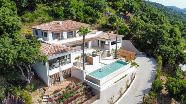 maison à vendre - 8 pièces - 292.0 m2 - CAVALAIRE SUR MER - 83 - PROVENCE-ALPES-COTE-D-AZUR - Century 21 Bianchi Transactions