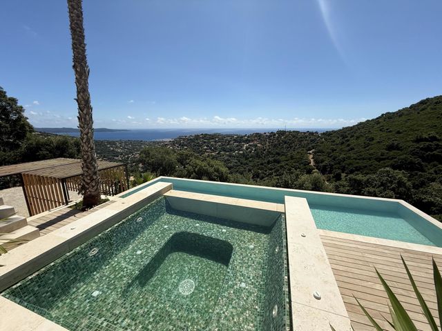 maison à vendre - 8 pièces - 292.0 m2 - CAVALAIRE SUR MER - 83 - PROVENCE-ALPES-COTE-D-AZUR - Century 21 Bianchi Transactions