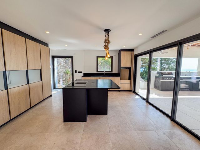 maison à vendre - 8 pièces - 292.0 m2 - CAVALAIRE SUR MER - 83 - PROVENCE-ALPES-COTE-D-AZUR - Century 21 Bianchi Transactions