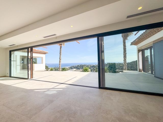 maison à vendre - 8 pièces - 292.0 m2 - CAVALAIRE SUR MER - 83 - PROVENCE-ALPES-COTE-D-AZUR - Century 21 Bianchi Transactions