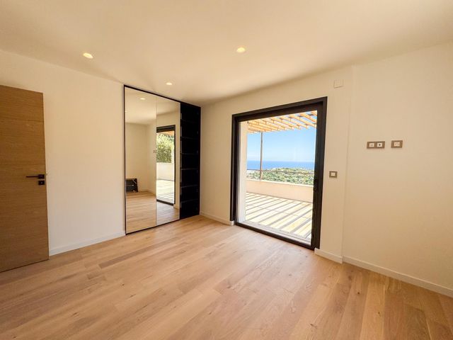 maison à vendre - 8 pièces - 292.0 m2 - CAVALAIRE SUR MER - 83 - PROVENCE-ALPES-COTE-D-AZUR - Century 21 Bianchi Transactions