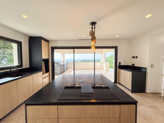 maison à vendre - 8 pièces - 292.0 m2 - CAVALAIRE SUR MER - 83 - PROVENCE-ALPES-COTE-D-AZUR - Century 21 Bianchi Transactions