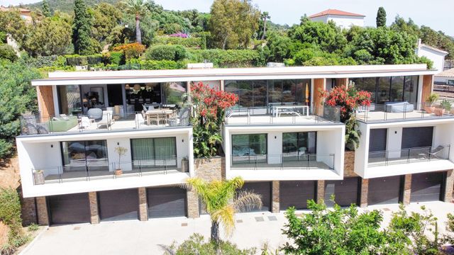 Appartement T4 à vendre - 6 pièces - 185.0 m2 - LE LAVANDOU - 83 - PROVENCE-ALPES-COTE-D-AZUR - Century 21 Bianchi Transactions