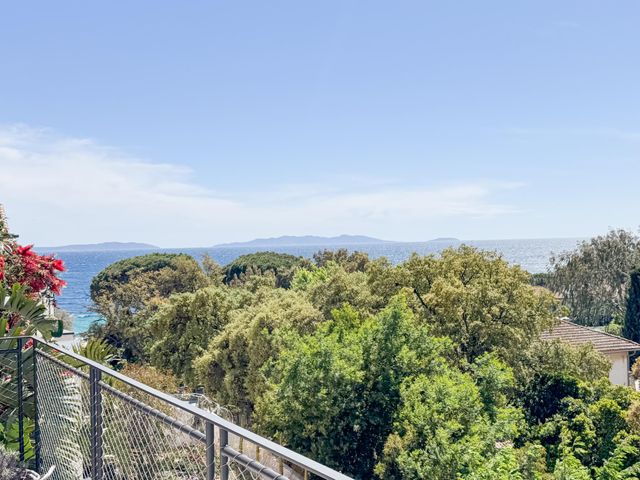 Appartement T4 à vendre - 6 pièces - 185.0 m2 - LE LAVANDOU - 83 - PROVENCE-ALPES-COTE-D-AZUR - Century 21 Bianchi Transactions