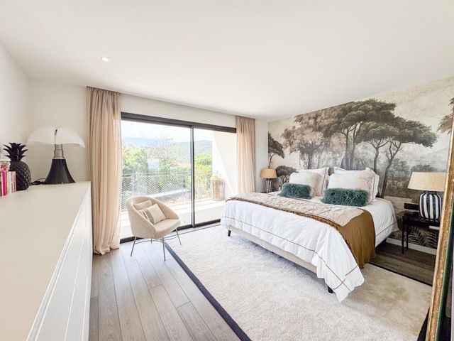 Appartement T4 à vendre - 6 pièces - 185.0 m2 - LE LAVANDOU - 83 - PROVENCE-ALPES-COTE-D-AZUR - Century 21 Bianchi Transactions