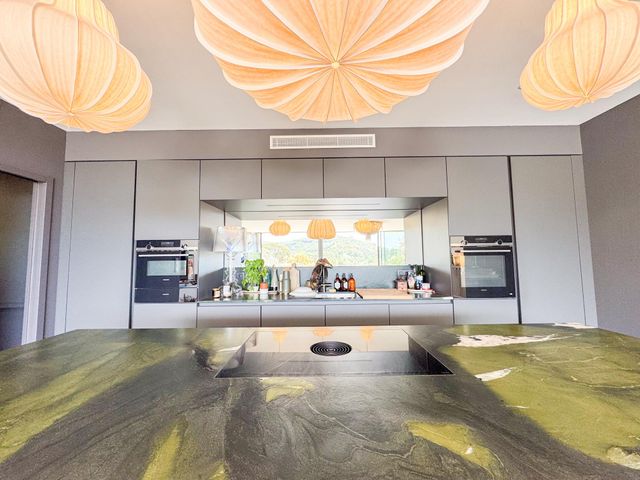 Appartement T4 à vendre - 6 pièces - 185.0 m2 - LE LAVANDOU - 83 - PROVENCE-ALPES-COTE-D-AZUR - Century 21 Bianchi Transactions