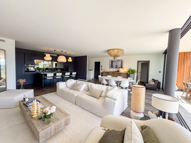 maison à vendre - 6 pièces - 185.0 m2 - LE LAVANDOU - 83 - PROVENCE-ALPES-COTE-D-AZUR - Century 21 Bianchi Transactions