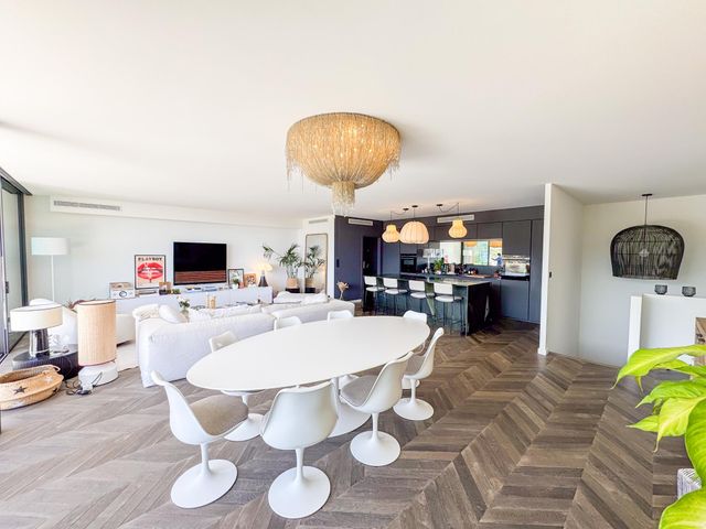 maison à vendre - 6 pièces - 185.0 m2 - LE LAVANDOU - 83 - PROVENCE-ALPES-COTE-D-AZUR - Century 21 Bianchi Transactions