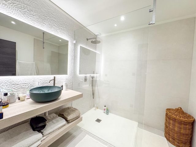 maison à vendre - 6 pièces - 185.0 m2 - LE LAVANDOU - 83 - PROVENCE-ALPES-COTE-D-AZUR - Century 21 Bianchi Transactions