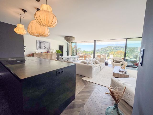 maison à vendre - 6 pièces - 185.0 m2 - LE LAVANDOU - 83 - PROVENCE-ALPES-COTE-D-AZUR - Century 21 Bianchi Transactions