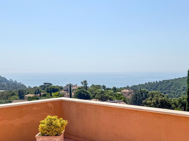 maison à vendre - 6 pièces - 170.0 m2 - CAVALAIRE SUR MER - 83 - PROVENCE-ALPES-COTE-D-AZUR - Century 21 Bianchi Transactions
