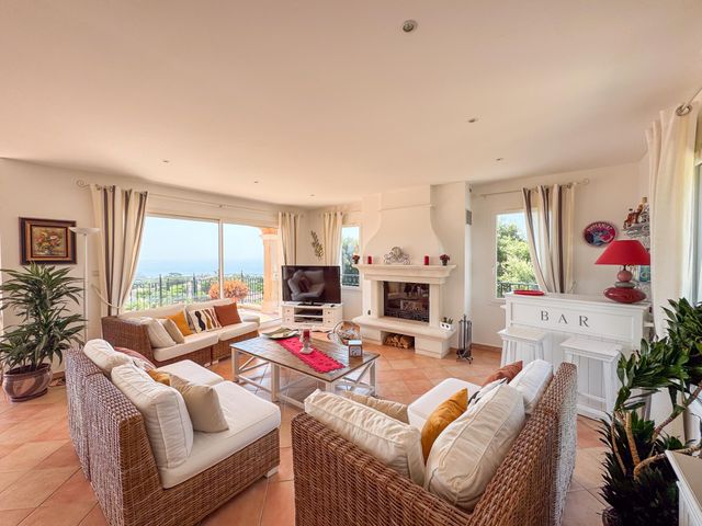 maison à vendre - 6 pièces - 170.0 m2 - CAVALAIRE SUR MER - 83 - PROVENCE-ALPES-COTE-D-AZUR - Century 21 Bianchi Transactions