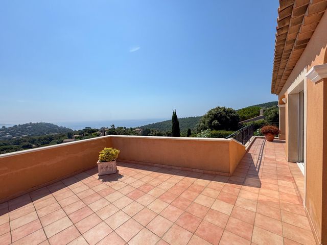 maison à vendre - 6 pièces - 170.0 m2 - CAVALAIRE SUR MER - 83 - PROVENCE-ALPES-COTE-D-AZUR - Century 21 Bianchi Transactions