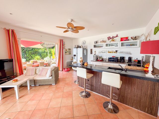 maison à vendre - 6 pièces - 170.0 m2 - CAVALAIRE SUR MER - 83 - PROVENCE-ALPES-COTE-D-AZUR - Century 21 Bianchi Transactions