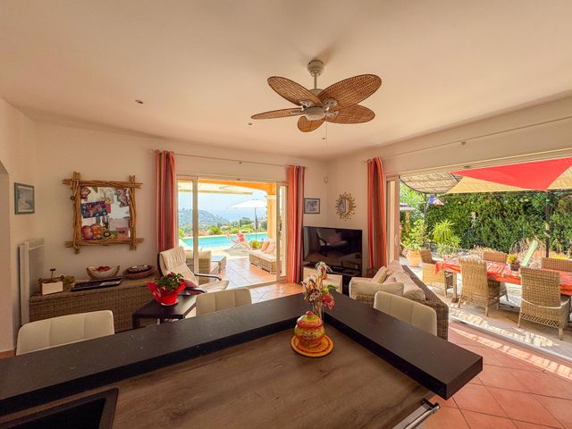 maison à vendre - 6 pièces - 170.0 m2 - CAVALAIRE SUR MER - 83 - PROVENCE-ALPES-COTE-D-AZUR - Century 21 Bianchi Transactions