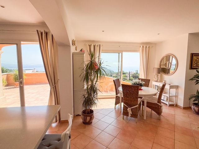 maison à vendre - 6 pièces - 170.0 m2 - CAVALAIRE SUR MER - 83 - PROVENCE-ALPES-COTE-D-AZUR - Century 21 Bianchi Transactions