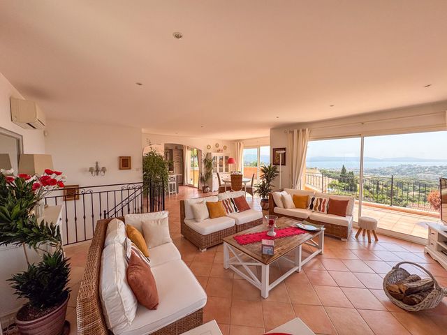 maison à vendre - 6 pièces - 170.0 m2 - CAVALAIRE SUR MER - 83 - PROVENCE-ALPES-COTE-D-AZUR - Century 21 Bianchi Transactions