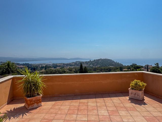 maison à vendre - 6 pièces - 170.0 m2 - CAVALAIRE SUR MER - 83 - PROVENCE-ALPES-COTE-D-AZUR - Century 21 Bianchi Transactions
