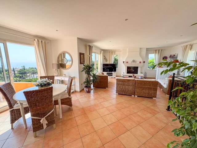 maison à vendre - 6 pièces - 170.0 m2 - CAVALAIRE SUR MER - 83 - PROVENCE-ALPES-COTE-D-AZUR - Century 21 Bianchi Transactions