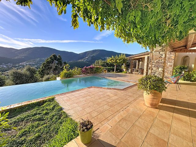 maison à vendre - 6 pièces - 200.0 m2 - CAVALAIRE SUR MER - 83 - PROVENCE-ALPES-COTE-D-AZUR - Century 21 Bianchi Transactions