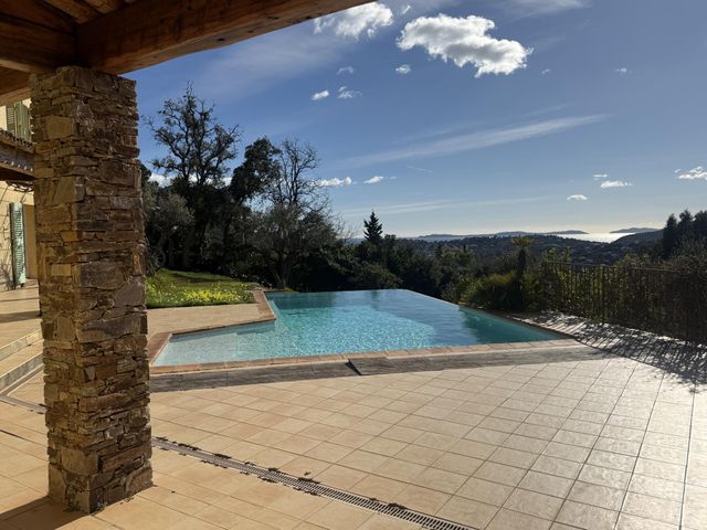 maison à vendre - 6 pièces - 200.0 m2 - CAVALAIRE SUR MER - 83 - PROVENCE-ALPES-COTE-D-AZUR - Century 21 Bianchi Transactions