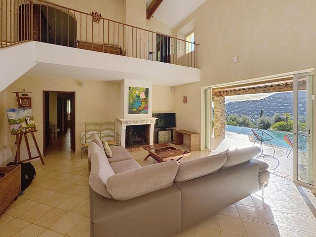 maison à vendre - 6 pièces - 200.0 m2 - CAVALAIRE SUR MER - 83 - PROVENCE-ALPES-COTE-D-AZUR - Century 21 Bianchi Transactions