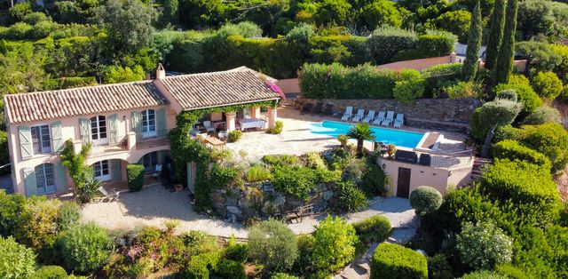 Afficher la photo en grand maison à vendre - 7 pièces - 160.0 m2 - LA CROIX VALMER - 83 - PROVENCE-ALPES-COTE-D-AZUR - Century 21 Bianchi Transactions