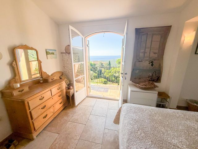 Afficher la photo en grand maison à vendre - 7 pièces - 160.0 m2 - LA CROIX VALMER - 83 - PROVENCE-ALPES-COTE-D-AZUR - Century 21 Bianchi Transactions