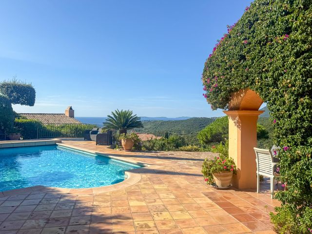 Afficher la photo en grand maison à vendre - 7 pièces - 160.0 m2 - LA CROIX VALMER - 83 - PROVENCE-ALPES-COTE-D-AZUR - Century 21 Bianchi Transactions