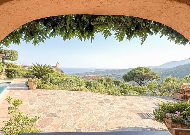 Afficher la photo en grand maison à vendre - 7 pièces - 160.0 m2 - LA CROIX VALMER - 83 - PROVENCE-ALPES-COTE-D-AZUR - Century 21 Bianchi Transactions