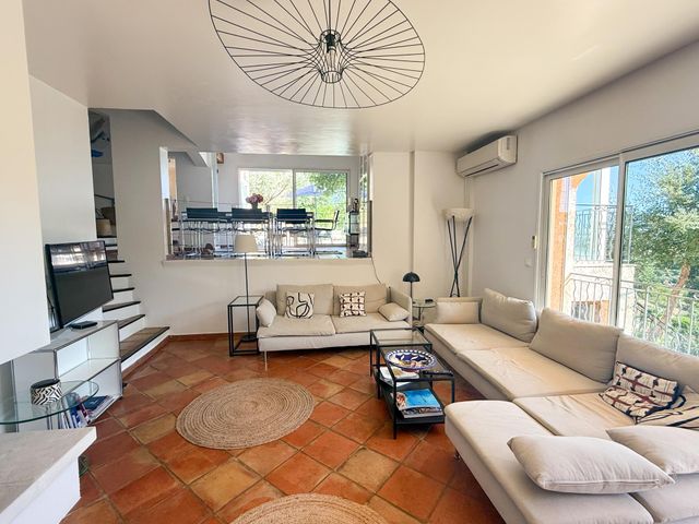 maison à vendre - 7 pièces - 157.0 m2 - CAVALAIRE SUR MER - 83 - PROVENCE-ALPES-COTE-D-AZUR - Century 21 Bianchi Transactions